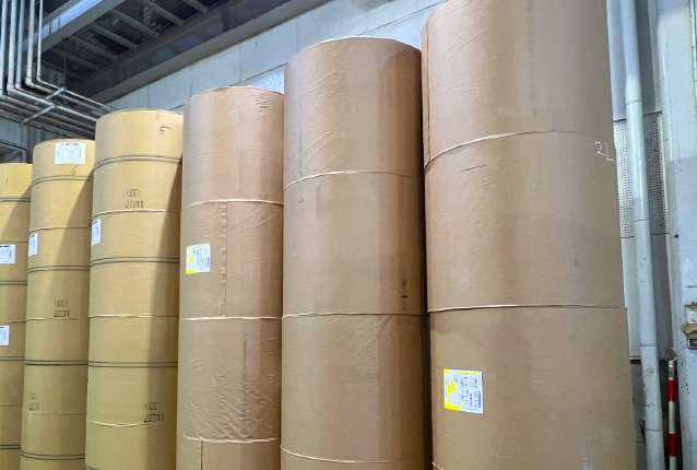 東名高速・大井松田インターからの
好アクセスや、巻取用紙自動格納庫が
大量印刷を可能にします