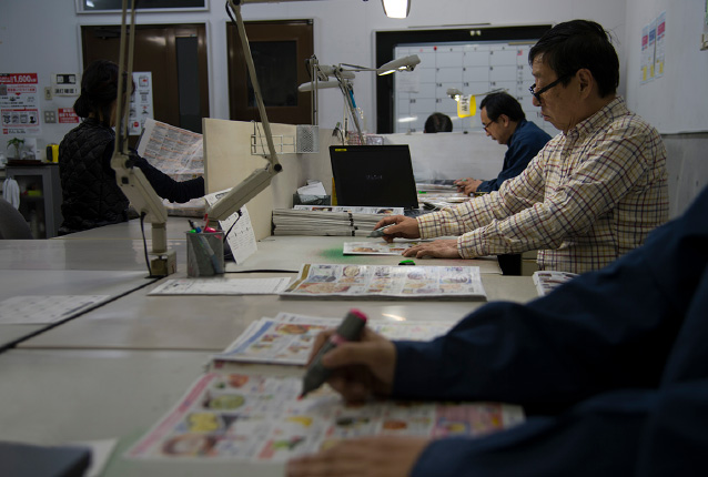 徹底したチェック体制で1文字の
誤字も見逃さない「校正」作業