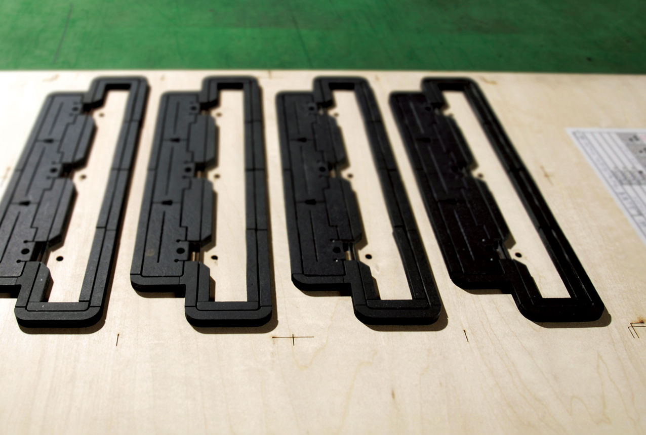 抜き加工から箔押しまで
様々な特殊加工への対応が可能